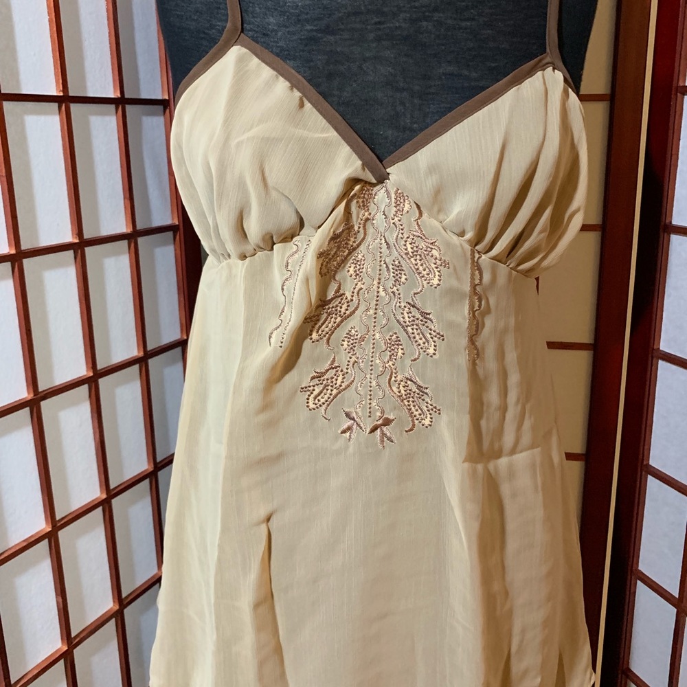 New chiffon layered embroidered tank top XL